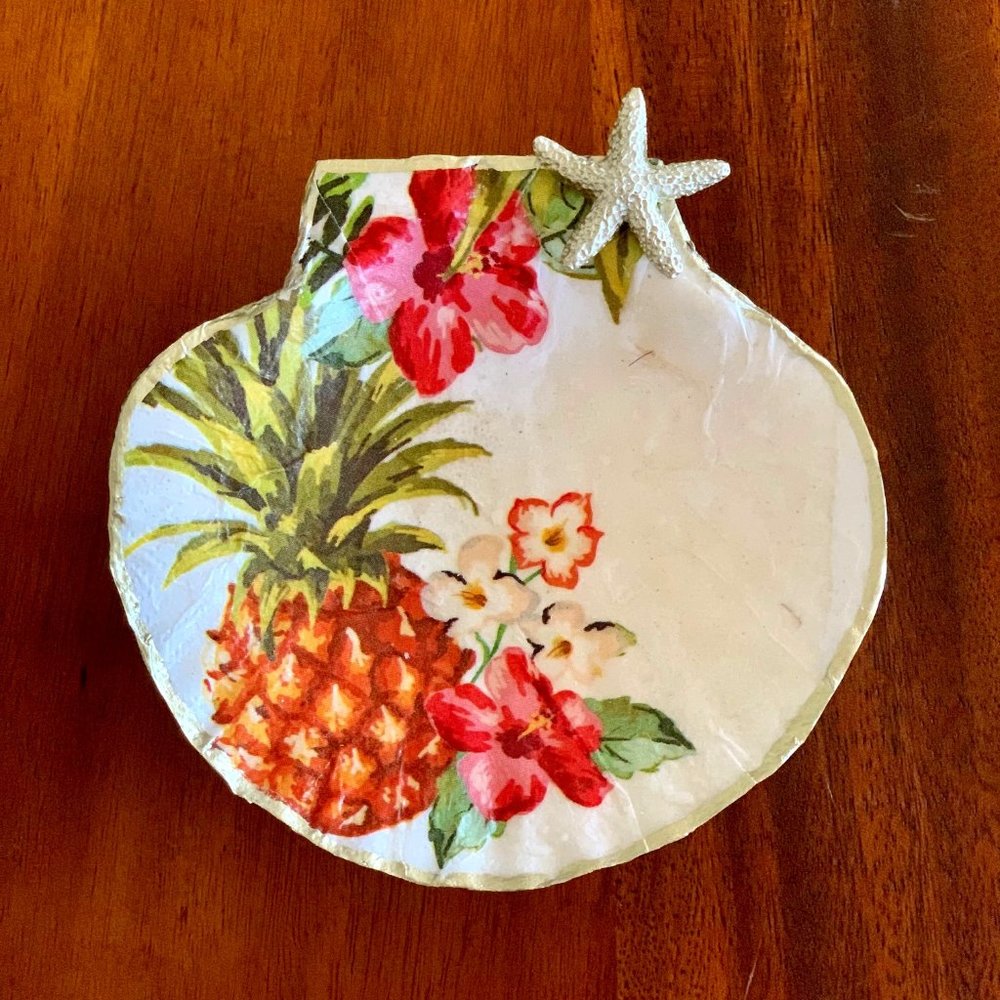Scallop Shell Jewelry Keeper - Vintage Pineapple